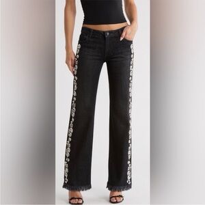 ALICE + OLIVIA Roxie Embellished Jeans en Georgia Vintage Black